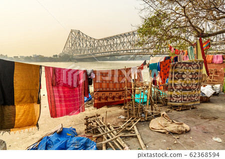 Laundry hanging to dry at Mallick Ghat on Hooghly 62368594