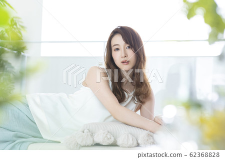 Woman Woman 62368828