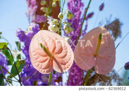 Bouquets of fresh flowers decoration of the 62369012