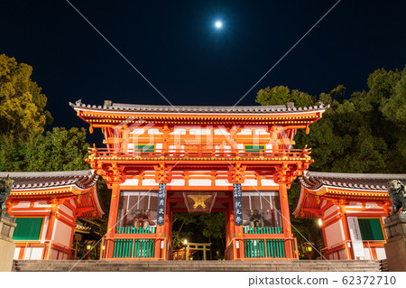 八坂神社西塔門在晚上京都G園 八坂神社西塔門在晚上京都G園 62372710