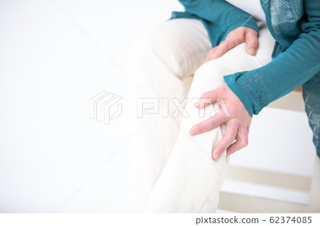Elderly woman Elderly woman 62374085