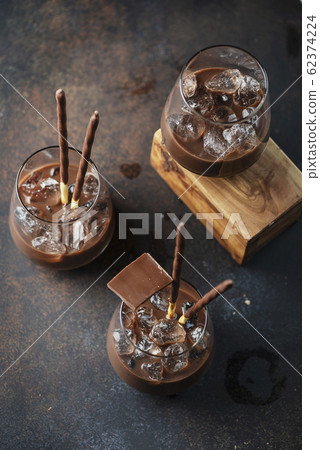Creamy sweet liqueur with chocolate Creamy sweet liqueur with chocolate 62374224