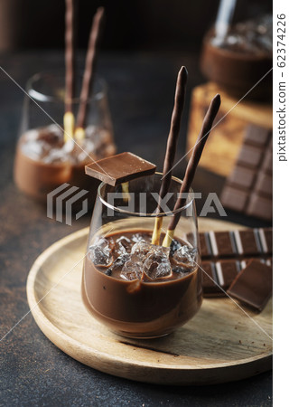 Creamy sweet liqueur with chocolate Creamy sweet liqueur with chocolate 62374226