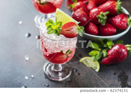 Strawberry cocktail Strawberry cocktail 62374231