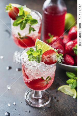 Strawberry cocktail 62374232