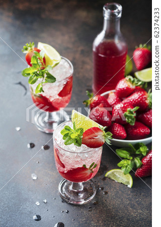 Strawberry cocktail 62374233