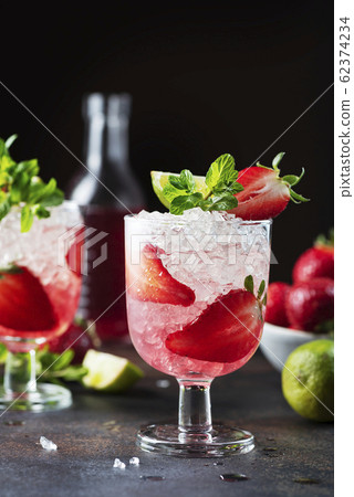 Strawberry cocktail 62374234