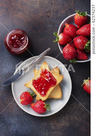 Toasts with strawberry jam 62374237