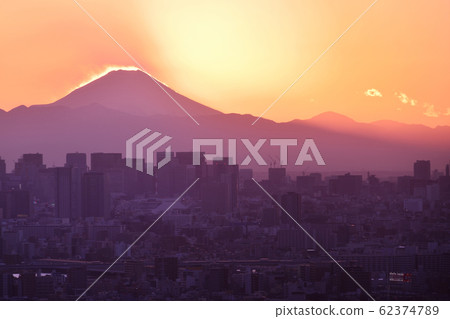 Diamond Fuji seen from Tokyo Diamond Fuji seen from Tokyo 62374789