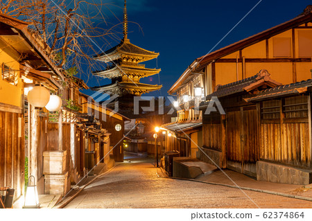 亞坎塔和夜間城市景觀 62374864