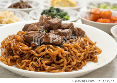 Chapagri-Korean-style jersey noodles made with Korean instant noodles that appeared in the Korean movie "Parasite" 62374977