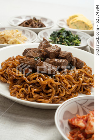 Chapagri-Korean-style jersey noodles made with Korean instant noodles that appeared in the Korean movie "Parasite" 62374994