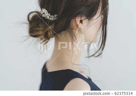 Woman     62375314