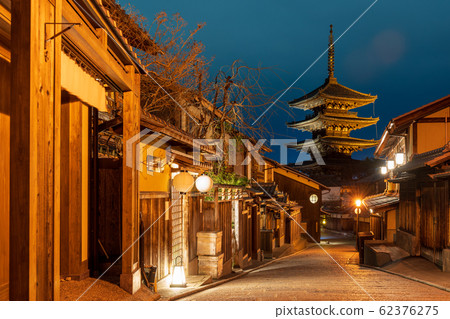 亞坎塔和夜間城市景觀 亞坎塔和夜間城市景觀 62376275