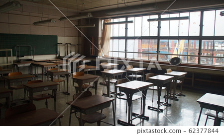 Junior high school classroom 62377844