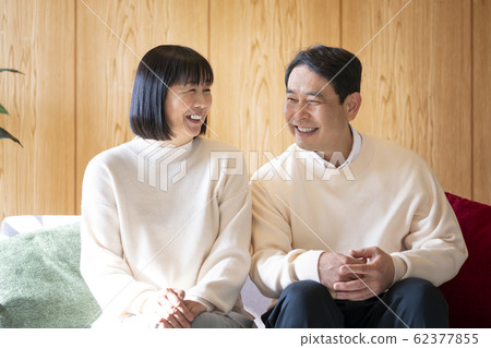 Middle-aged couple with a smile 62377855