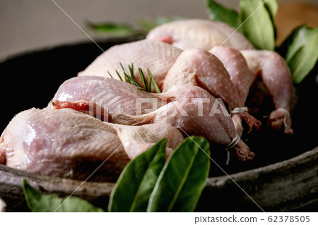 Raw uncooked quails Raw uncooked quails 62378505