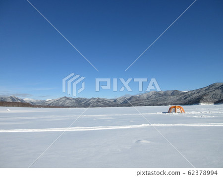 在努卡比拉湖冰上釣魚 62378994