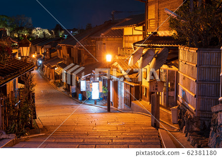 Niningzaka at Night (Higashiyama-ku, Kyoto) 62381180