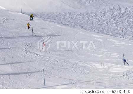 Trace for ski slalom with gates marked by flags, 62381468