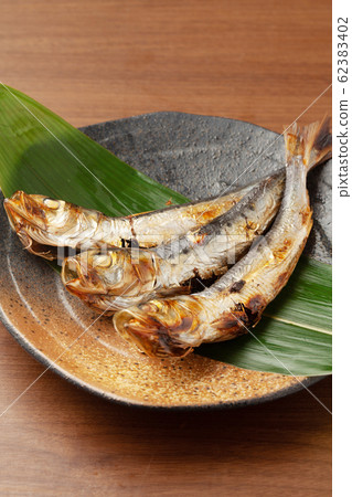 Roasted sardine 62383402