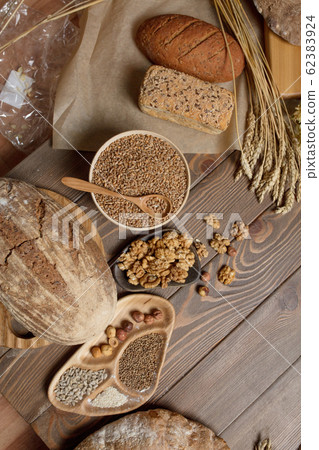Whole grain multigrain bread, whole and sliced, contains seeds isolated on black Whole grain multigrain bread, whole and sliced, contains seeds isolated on black 62383924