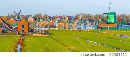 Windmills of Zaanse Schans village, Netherlands Windmills of Zaanse Schans village, Netherlands 62385811