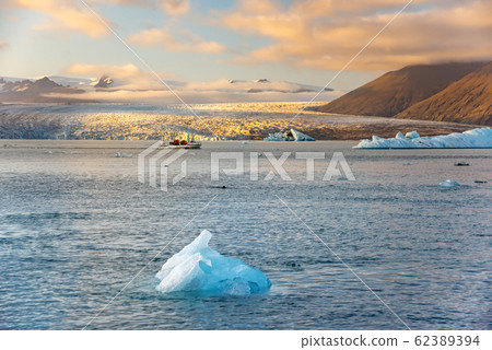 Ice Lagoon. Icebergs in Jokulsarlon glacier lagoon lake at sunset Iceland 62389394