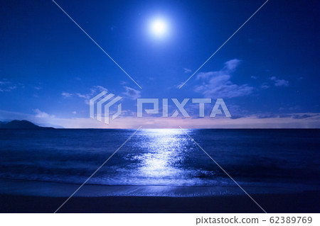 月光下的海 62389769