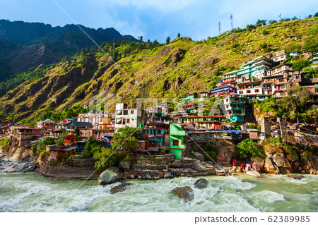 Colorful local houses in Manikaran, India 62389985