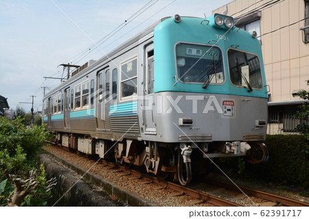 穿越單軌段的Gakuminami火車7000 穿越單軌段的Gakuminami火車7000 62391717