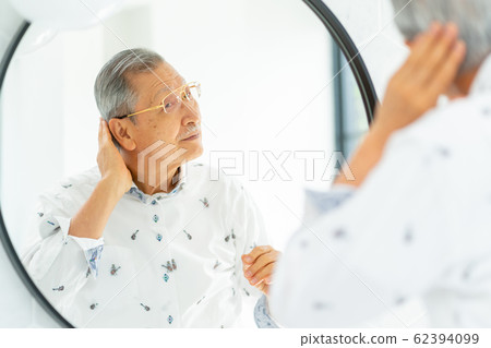 Senior man beauty lifestyle image Senior man beauty lifestyle image 62394099