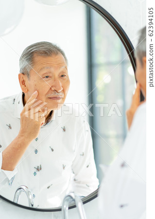 Senior man beauty lifestyle image Senior man beauty lifestyle image 62394105