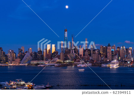 "New York" Manhattan night view from Harmitton Park 62394911