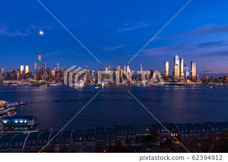 "New York" Manhattan night view from Harmitton Park "New York" Manhattan night view from Harmitton Park 62394912