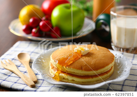 Hot cake breakfast 62397851