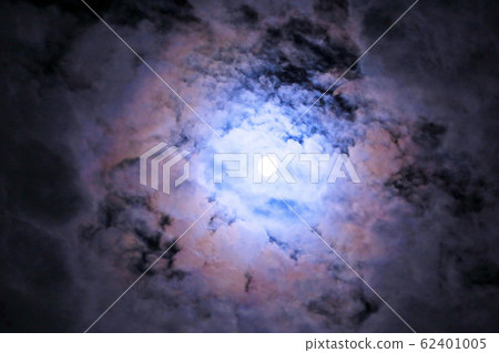 月光下的夜雲 月光下的夜雲 62401005