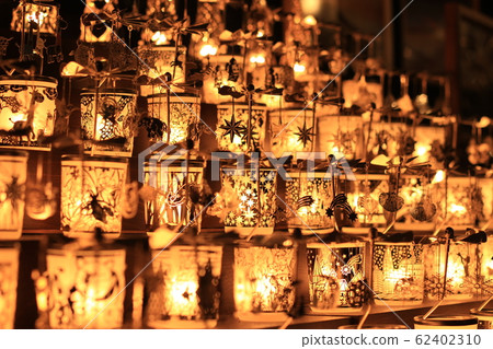 German Christmas markets and candlelight 62402310