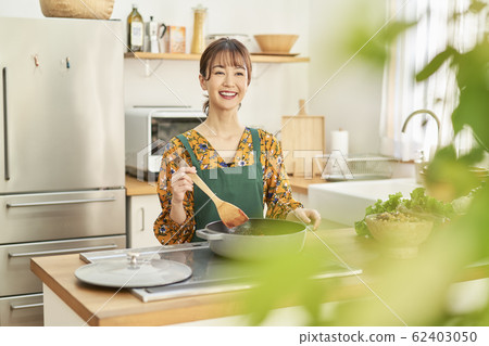 婦女燉菜家常菜 62403050