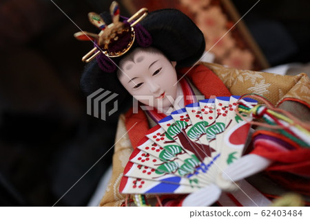 一個娃娃 一個娃娃 62403484