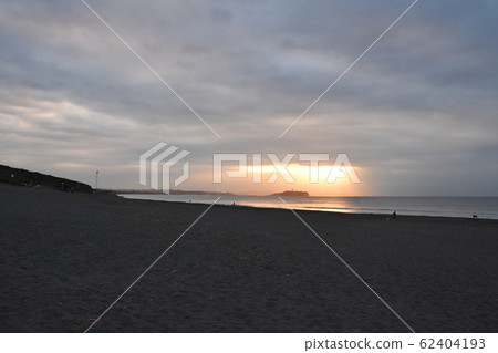 Chigasaki Beach at dawn Chigasaki Beach at dawn 62404193