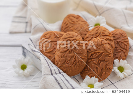 Easter egg shaped ginger cookies on the kitchen Easter egg shaped ginger cookies on the kitchen 62404419