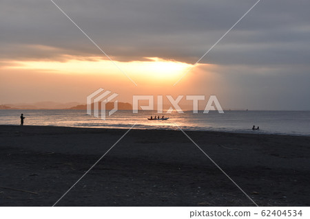 Chigasaki Beach at dawn 62404534