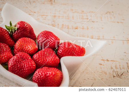 Strawberries 62407011