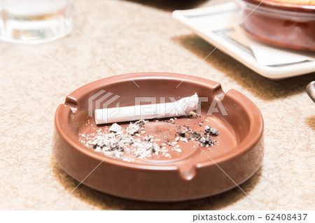 煙灰缸煙頭 煙灰缸煙頭 62408437