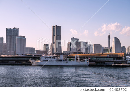 日本橫濱的城市景觀,可欣賞到晃悠(Koyo Maru)等景觀 日本橫濱的城市景觀,可欣賞到晃悠(Koyo Maru)等景觀 62408702