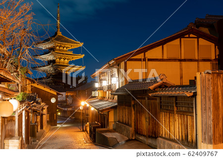 Yakan pagoda and cityscape at night Yakan pagoda and cityscape at night 62409767