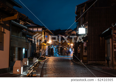Niningzaka at Night (Higashiyama-ku, Kyoto) 62410305