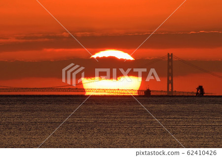 Daruma sunset over Akashi Kaikyo Bridge 62410426