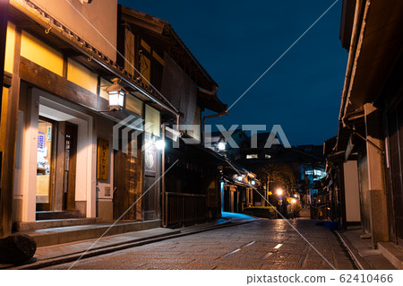 Saninzaka at night (Sannenzaka) Higashiyama-ku, Kyoto 62410466